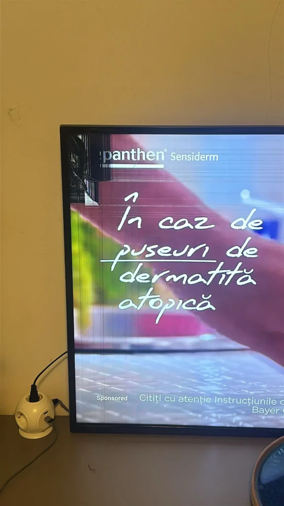 Ecran de televizor spart în timpul unei încercări de înlocuire a LED-urilor fără experiență
