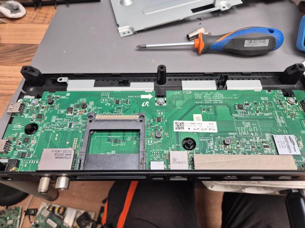 Reparatii TV Bucuresti interventie placa baza